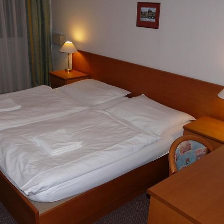 Cmc Residence & Conference Inn Čelákovice الغرفة الصورة
